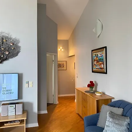 Lola Sea Front Apartment