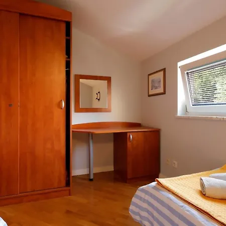 Apartment Lola Sea Front *