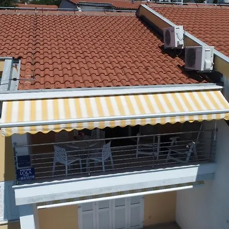 Apartment Lola Sea Front *