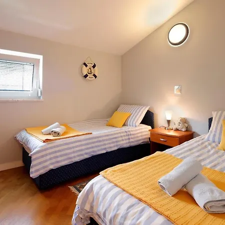 Lola Sea Front Apartment