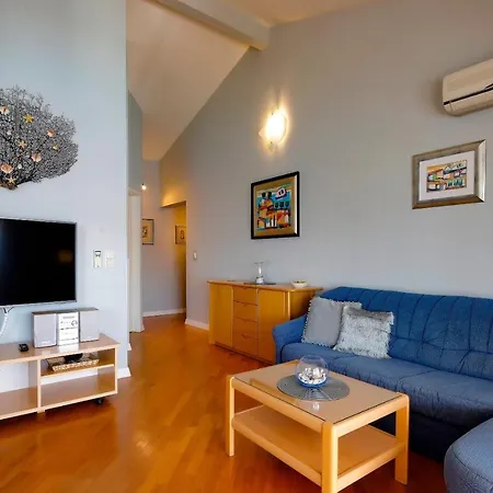 Apartment Lola Sea Front Crikvenica
