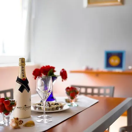 Lola Sea Front Apartment *