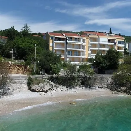 Lola Sea Front