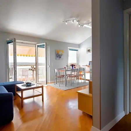 Lola Sea Front Apartment Crikvenica