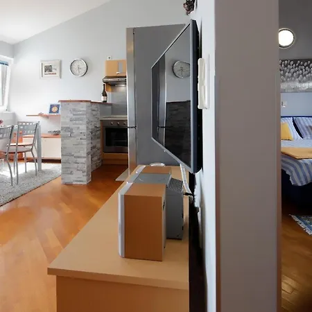 Apartment Lola Sea Front *