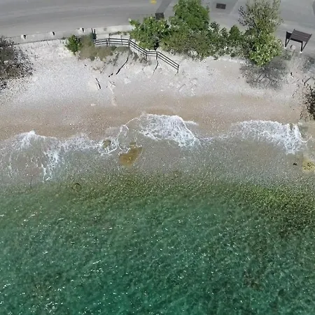 Lola Sea Front