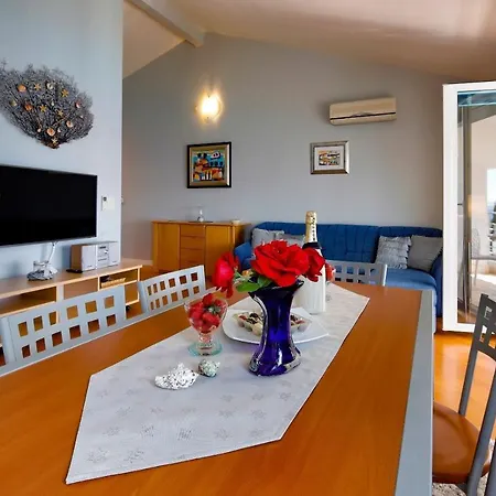 Apartment Lola Sea Front