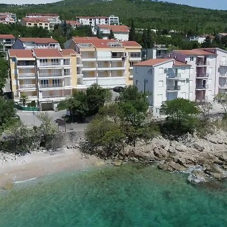 Lola Sea Front