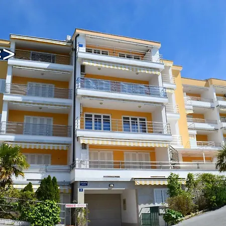 Lola Sea Front Apartment